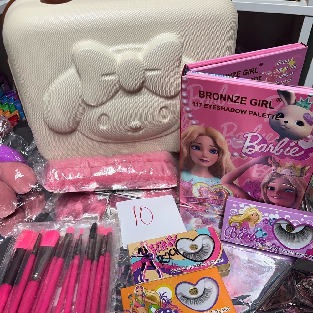 Makeup bundle - Picture 3 of 3